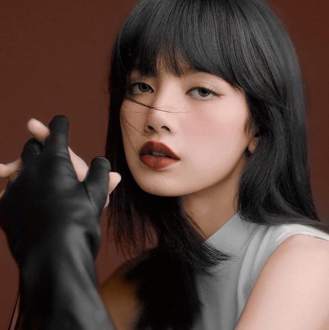 Drama lại ập đến Lisa (BLACKPINK): cư xử giả tạo, quá lố trước mặt các đàn em. - Ảnh 2.