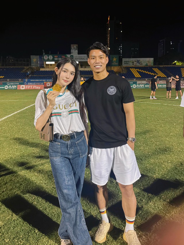 Bạn gái "trâm anh thế phiệt" của Văn Thanh khoe dáng nóng bỏng, nhan sắc thế nào sau vụ tranh cãi ảnh khác trên mạng?- Ảnh 1.