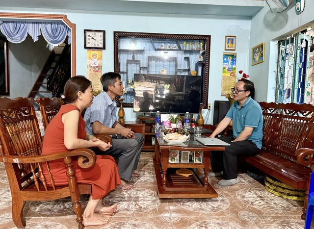 Không gian sống ở Phú Yên của Hoa hậu Hà Trúc Linh: Căn nhà bình dị nhưng kín giấy khen- Ảnh 2.