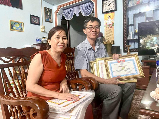 Không gian sống ở Phú Yên của Hoa hậu Hà Trúc Linh: Căn nhà bình dị nhưng kín giấy khen- Ảnh 3.