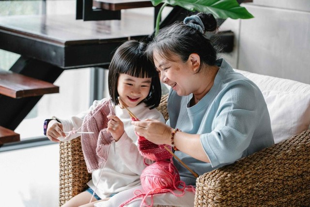 3 kiểu người già nuôi dạy trẻ thông minh, EQ cao – cứ mạnh dạn giao con cho họ- Ảnh 1.