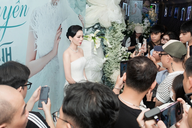 Lệ Quyên thị phạm đàn em hát bolero, nói 1 câu hé lộ mối quan hệ với chồng cũ- Ảnh 2.