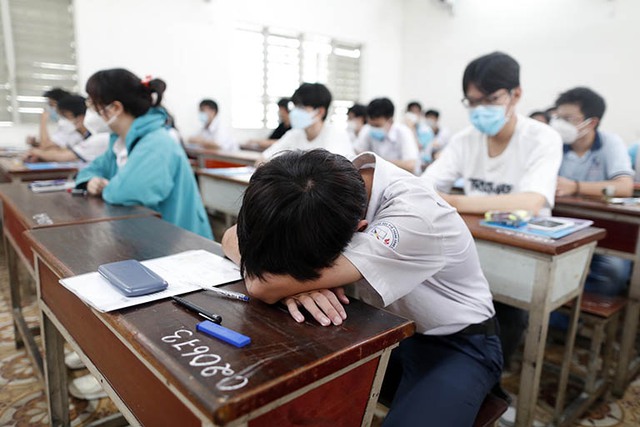 NÓNG nhất lúc này: Thầy giáo mỉa thí sinh thi lớp 10 "học cho lắm rồi cũng đi làm thuê", Hiệu trưởng đã lên tiếng!- Ảnh 1. NÓNG nhất lúc này: Thầy giáo mỉa thí sinh thi lớp 10 "học cho lắm rồi cũng đi làm thuê", Hiệu trưởng đã lên tiếng!- Ảnh 1.