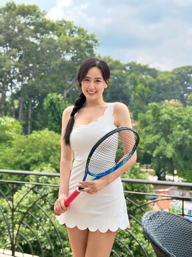 Lương Thùy Linh khoe visual trắng phát sáng trên sân tennis, vụt bóng mạnh “bỏng tay” không phải dạng vừa- Ảnh 5.
