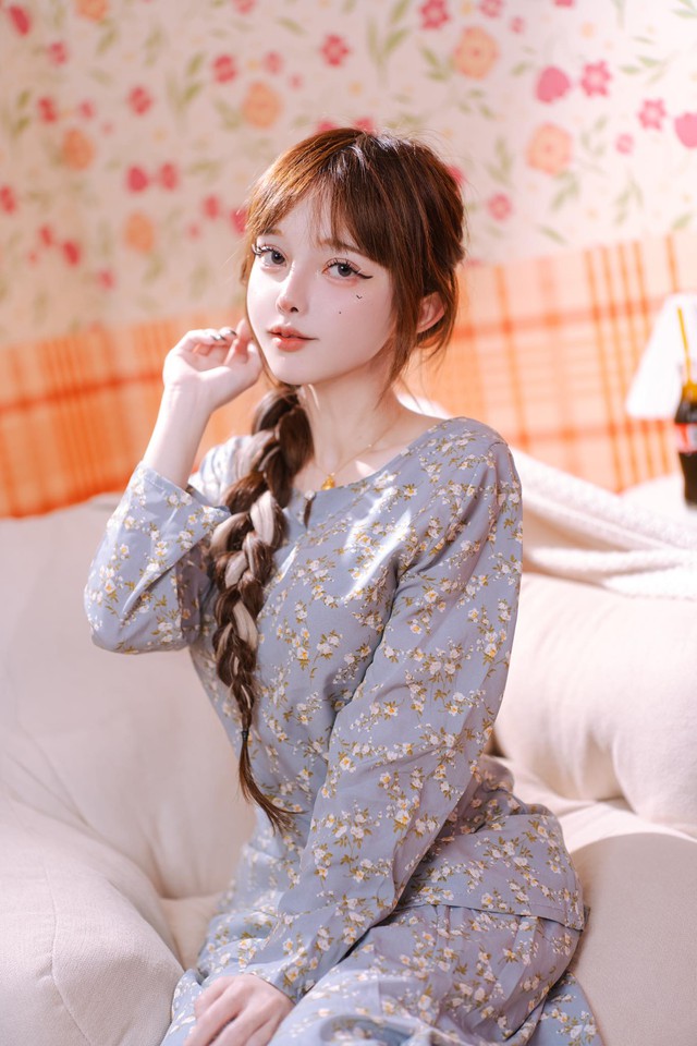 "Búp bê sống" làng streamer hun mắt fan nam với bộ ảnh cosplay người nhện phiên bản nóng bỏng có 1-0-2- Ảnh 8. "Búp bê sống" làng streamer hun mắt fan nam với bộ ảnh cosplay người nhện phiên bản nóng bỏng có 1-0-2- Ảnh 8.