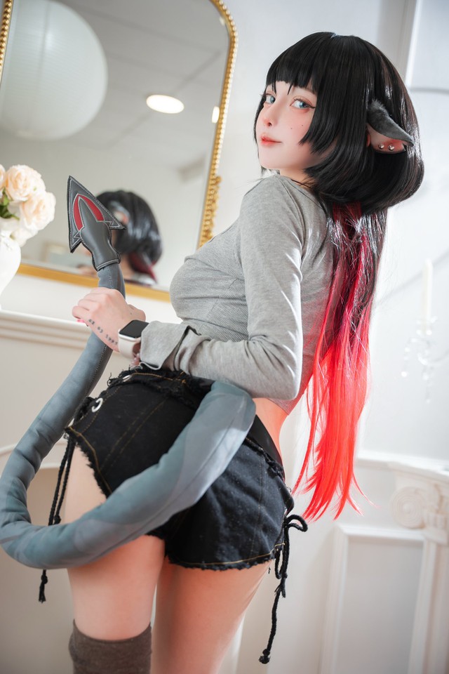 "Búp bê sống" làng streamer hun mắt fan nam với bộ ảnh cosplay người nhện phiên bản nóng bỏng có 1-0-2- Ảnh 6. "Búp bê sống" làng streamer hun mắt fan nam với bộ ảnh cosplay người nhện phiên bản nóng bỏng có 1-0-2- Ảnh 6.