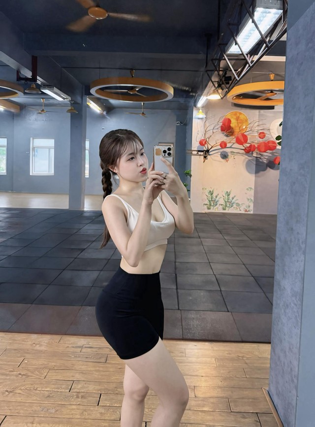 "Tỏa sáng" trên đường chạy, gái xinh đáp trả khi bị nói "làm màu"- Ảnh 10.