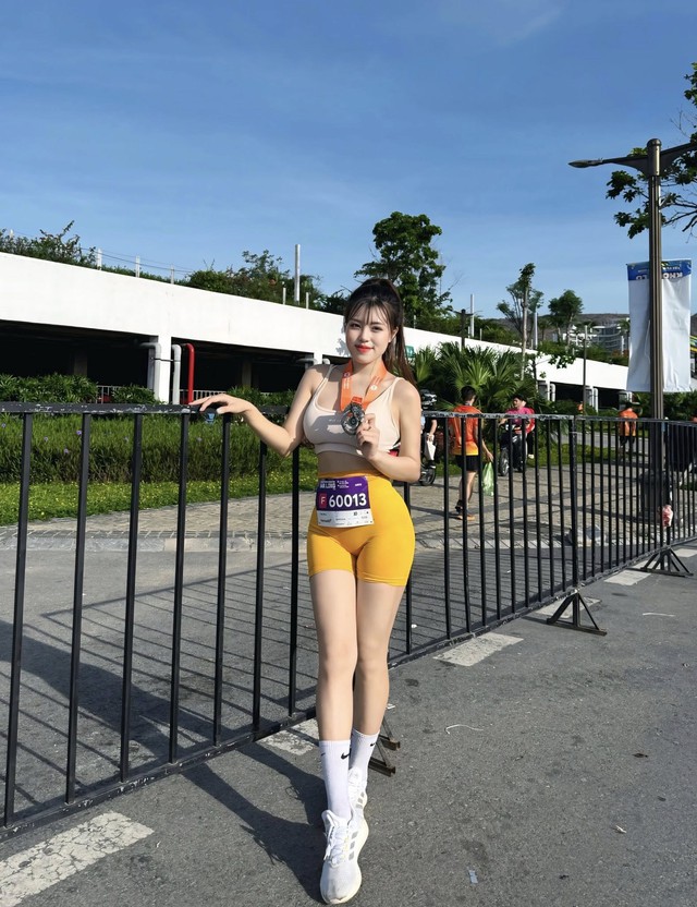 "Tỏa sáng" trên đường chạy, gái xinh đáp trả khi bị nói "làm màu"- Ảnh 8.