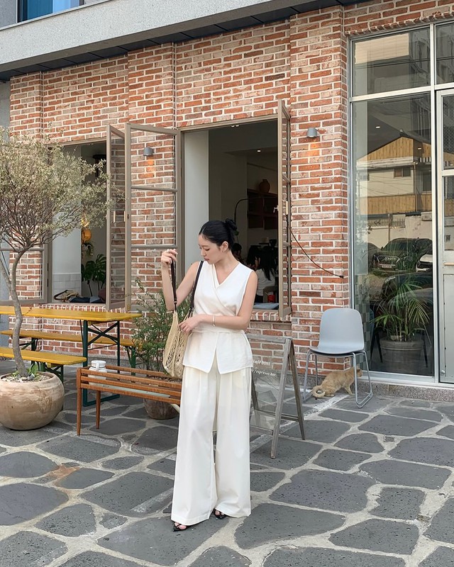 10 cách phối quần ống rộng đơn giản mà vẫn giúp chị em mặc đẹp suốt mùa hè- Ảnh 9.