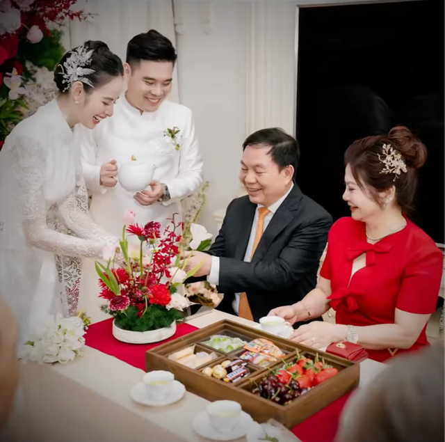 Trọn vẹn đám hỏi của Hương Liên và thiếu gia điển trai: Từng chi tiết đều hướng về cô dâu- Ảnh 1.