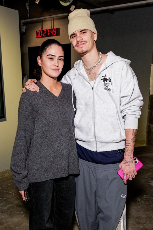 Nóng: Romeo Beckham "đá" mỹ nữ gen Z khiến gia đình lục đục, vợ chồng Brooklyn đạt được mục đích!- Ảnh 1. Nóng: Romeo Beckham "đá" mỹ nữ gen Z khiến gia đình lục đục, vợ chồng Brooklyn đạt được mục đích!- Ảnh 1.