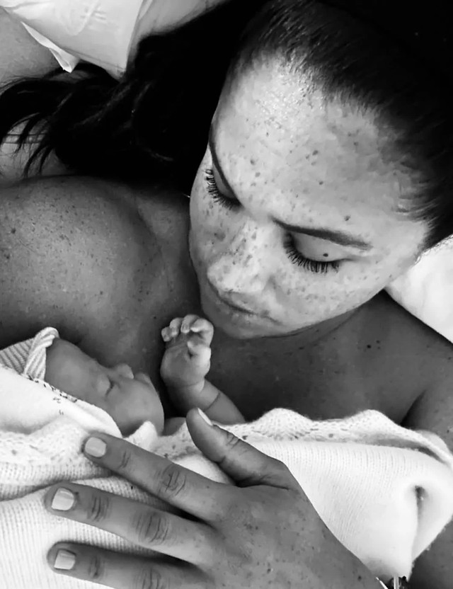 Hồi ức xúc động của Vương tử Harry về ca "vượt cạn nghẹt thở” của Meghan khi hạ sinh Công chúa Lilibet- Ảnh 2. Hồi ức xúc động của Vương tử Harry về ca "vượt cạn nghẹt thở” của Meghan khi hạ sinh Công chúa Lilibet- Ảnh 2.