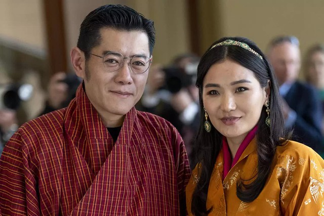 "Hoàng hậu đẹp nhất châu Á" kỷ niệm sinh nhật 35 tuổi bằng 1 bức ảnh, hé lộ cuộc sống hoàng gia Bhutan bí ẩn- Ảnh 2. "Hoàng hậu đẹp nhất châu Á" kỷ niệm sinh nhật 35 tuổi bằng 1 bức ảnh, hé lộ cuộc sống hoàng gia Bhutan bí ẩn- Ảnh 2.