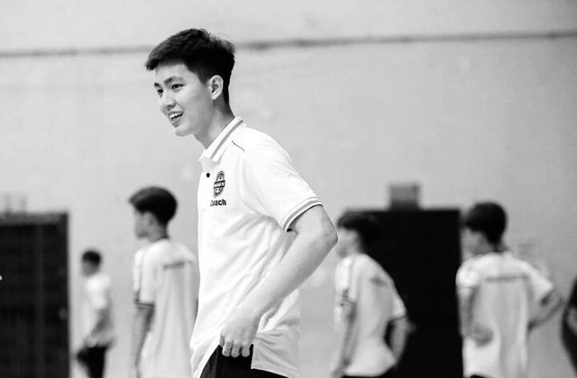 Cầu thủ đột tử trên sân bóng, bạn gái nhói lòng với lời hứa cưới còn dang dở- Ảnh 1.