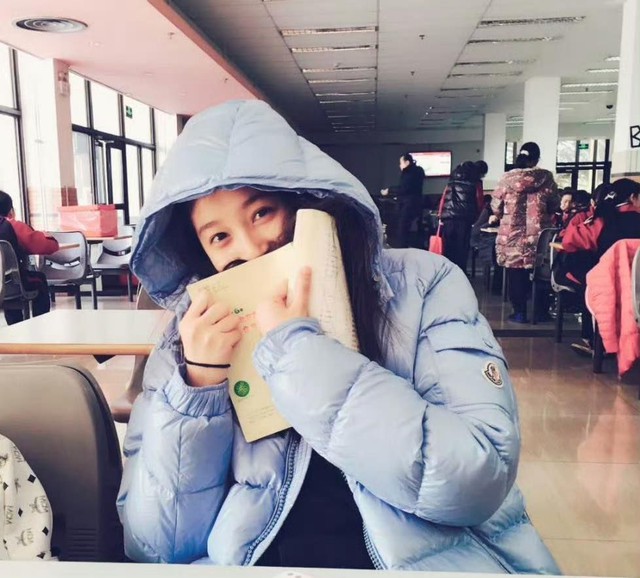 Nữ diễn viên nổi tiếng chỉ ôn 3 tháng vẫn thi đại học đạt điểm cao chót vót, hội phụ huynh lập tức "xin vía"- Ảnh 2. Nữ diễn viên nổi tiếng chỉ ôn 3 tháng vẫn thi đại học đạt điểm cao chót vót, hội phụ huynh lập tức "xin vía"- Ảnh 2.