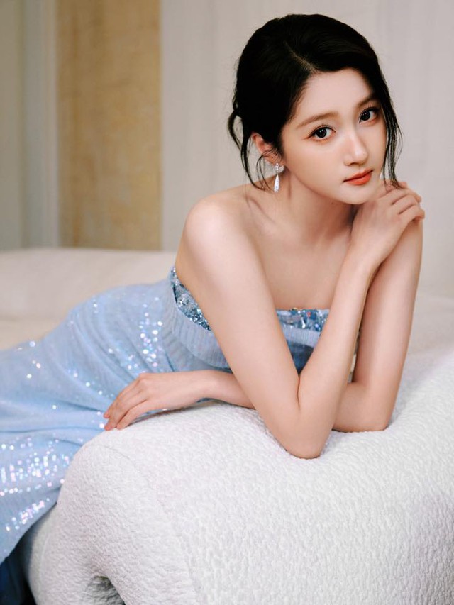 Nữ diễn viên nổi tiếng chỉ ôn 3 tháng vẫn thi đại học đạt điểm cao chót vót, hội phụ huynh lập tức "xin vía"- Ảnh 5. Nữ diễn viên nổi tiếng chỉ ôn 3 tháng vẫn thi đại học đạt điểm cao chót vót, hội phụ huynh lập tức "xin vía"- Ảnh 5.
