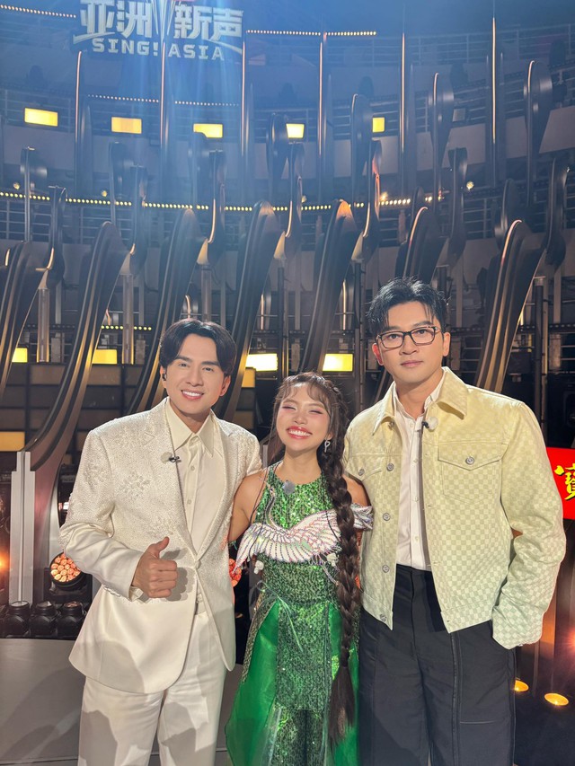 Em Xinh 2k3 gây ấn tượng trên show âm nhạc xứ Trung, visual Việt “đọ sắc” minh tinh Cbiz chiếm trọn spotlight!- Ảnh 3.