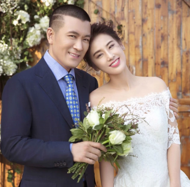 Các đại gia Cbiz: Mỹ nhân phản bội Châu Tinh Trì dùng thùng rác 200 triệu, Lâm Thanh Hà xứng danh "trùm cuối"- Ảnh 11.