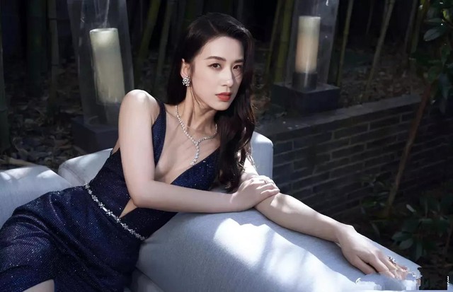 Các đại gia Cbiz: Mỹ nhân phản bội Châu Tinh Trì dùng thùng rác 200 triệu, Lâm Thanh Hà xứng danh "trùm cuối"- Ảnh 7.
