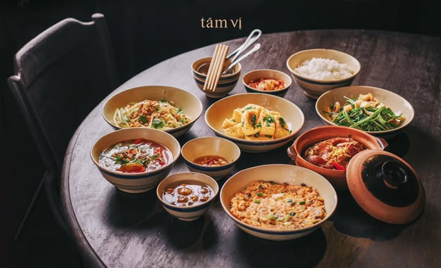 Top quán cơm quê vừa lọt danh sách MICHELIN Guide 2025: Nơi đạt 1 sao vẫn bán trứng chiên rẻ hơn Dượng Bầu!- Ảnh 5.
