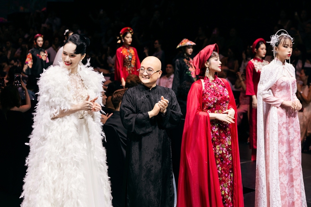 Sao mai Nguyễn Thu Hằng tái xuất, hát mở màn show thời trang Cao Minh Tiến- Ảnh 1.