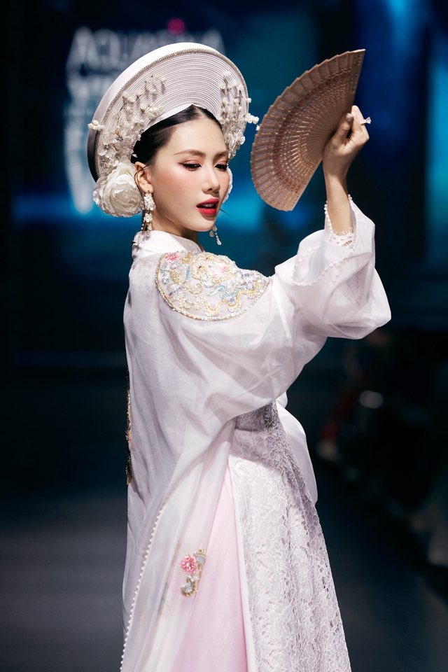 Sao mai Nguyễn Thu Hằng tái xuất, hát mở màn show thời trang Cao Minh Tiến- Ảnh 6.
