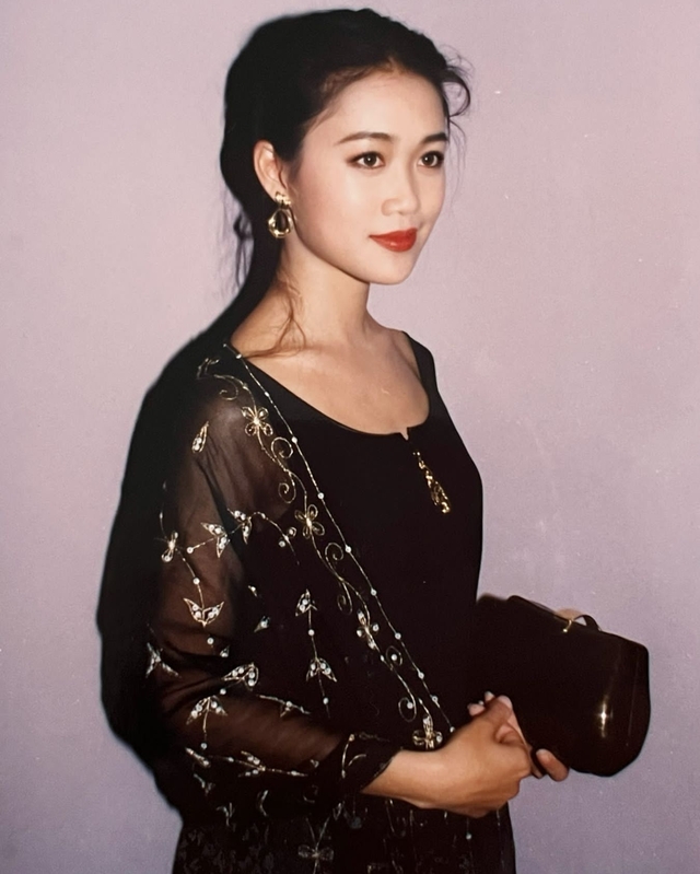 Chúc Anh Đài đẹp nhất màn ảnh U60 mà ngỡ như mới 30, trẻ mãi không già nhờ phim giả tình thật- Ảnh 7.