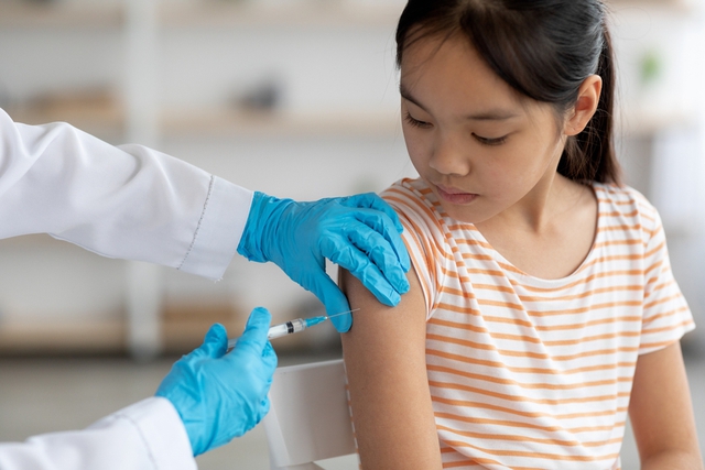 Nhiều mẹ thắc mắc: Con đã dậy thì rồi, chưa tiêm ngừa HPV có muộn không?- Ảnh 1.