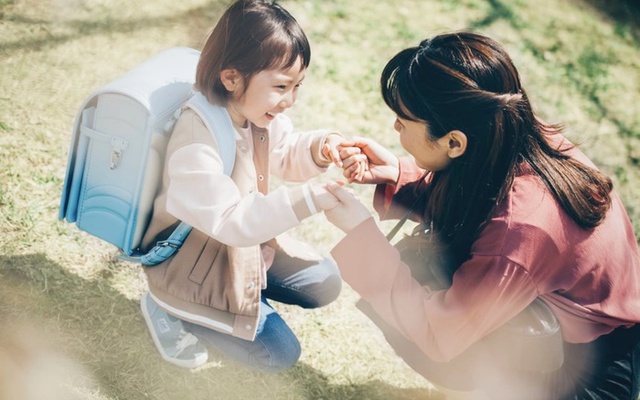 Chỉ cần mẹ nói 3 câu này mỗi ngày, con lớn lên tự tin, tràn ngập yêu thương- Ảnh 1. Chỉ cần mẹ nói 3 câu này mỗi ngày, con lớn lên tự tin, tràn ngập yêu thương- Ảnh 1.