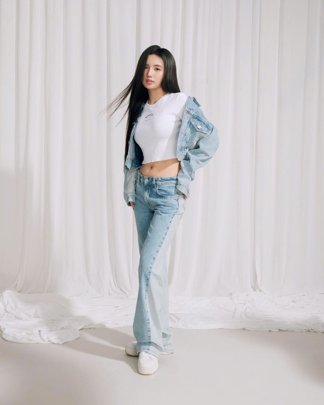 Con gái "nữ hoàng wushu" Thúy Hiền gây sốt với visual xinh như hoa hậu, body nóng bỏng, chuẩn bị "debut" làm ca sĩ- Ảnh 1. Con gái "nữ hoàng wushu" Thúy Hiền gây sốt với visual xinh như hoa hậu, body nóng bỏng, chuẩn bị "debut" làm ca sĩ- Ảnh 1.