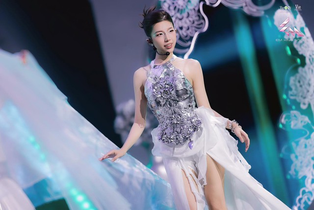 Em Xinh Lamoon bùng nổ “threads city”: Hát lẫn rap đều ngọt như rót mật vào tai, nhan sắc này thi Hoa hậu mới xứng!- Ảnh 7.