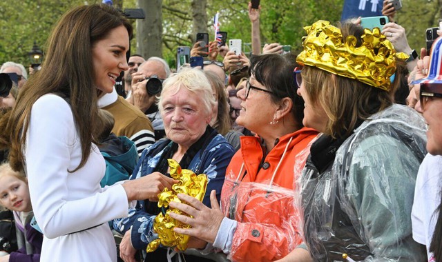Một thói quen từng khiến Vương phi Kate bị Hoàng gia "trêu chọc" nhưng công chúng rất yêu- Ảnh 1.