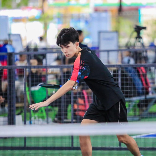 Gương mặt mới Tống Nhật Minh gây xôn xao khi cùng Trịnh Linh Giang lên ngôi vô địch pickleball, “khối nghỉ hè” thật đáng gờm!- Ảnh 2. Gương mặt mới Tống Nhật Minh gây xôn xao khi cùng Trịnh Linh Giang lên ngôi vô địch pickleball, “khối nghỉ hè” thật đáng gờm!- Ảnh 2.