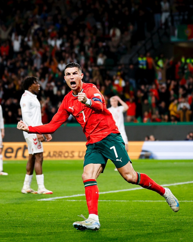 Ronaldo khóc nức nở khi vô địch ở tuổi 40: Huyền thoại vừa viết xong chương sử vĩ đại nhất đời mình!- Ảnh 7.