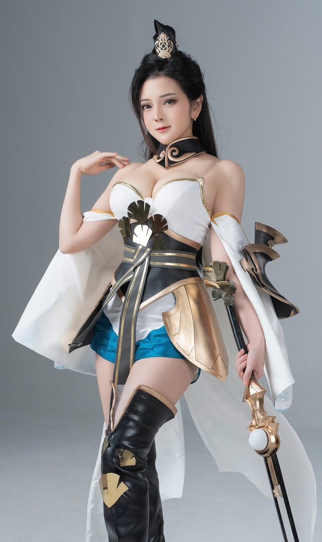 "Huyền thoại" làng cosplay Việt nhập vai chiến thần game, fan xuýt xoa đắm đuối- Ảnh 3. "Huyền thoại" làng cosplay Việt nhập vai chiến thần game, fan xuýt xoa đắm đuối- Ảnh 3.