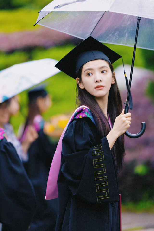 "Không cần thiết, có gì đâu mà xem": Nữ sinh bật khóc khi bố từ chối đến dự lễ tốt nghiệp cấp 3- Ảnh 1.