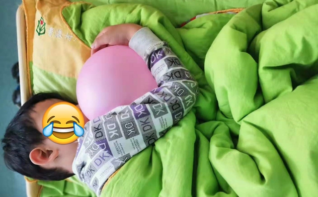 Gần 300 bé mẫu giáo “mang bầu” một ngày: Trường mầm non khiến phụ huynh xúc động vì hoạt động đặc biệt- Ảnh 1.