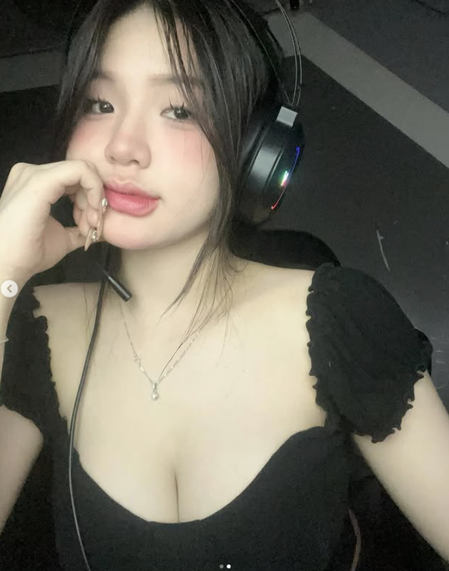 Nữ game thủ Việt cực táo bạo, tự tin khoe vóc dáng nóng bỏng, khó cưỡng- Ảnh 3.