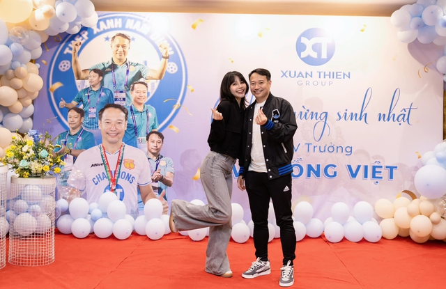 Vợ biên tập viên VTV của HLV Vũ Hồng Việt đẹp từ lễ đường tới phòng gym, gây sốt với body săn chắc nét căng- Ảnh 9.