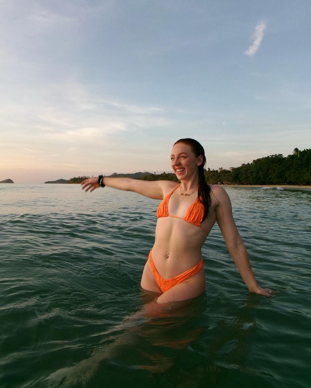 Thót tim: Hotgirl nhảy cầu trượt chân rơi từ độ cao 20m, lao thẳng xuống nước "như có xe tải cán thẳng vào đầu"- Ảnh 2.