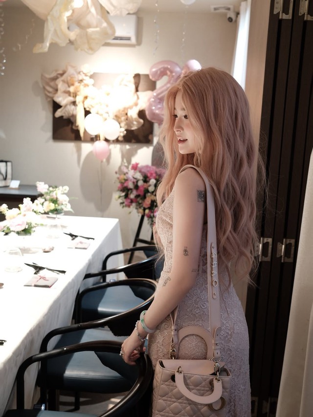 Ngắm diện mạo của "Rich kid" Chao bên thềm tuổi mới, gợi cảm, quyến rũ khác hẳn khi mới nổi- Ảnh 8.