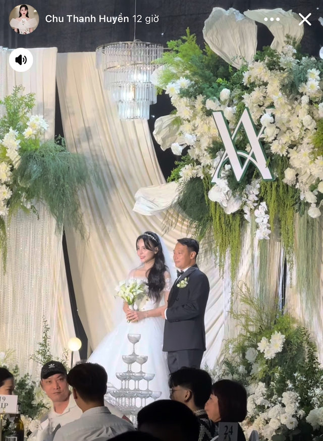 Chu Thanh Huyền mang cả mỹ phẩm đến SVĐ quảng cáo bất chấp lùm xùm, đi ăn cưới HLV của Quang Hải cũng làm "content"- Ảnh 3.