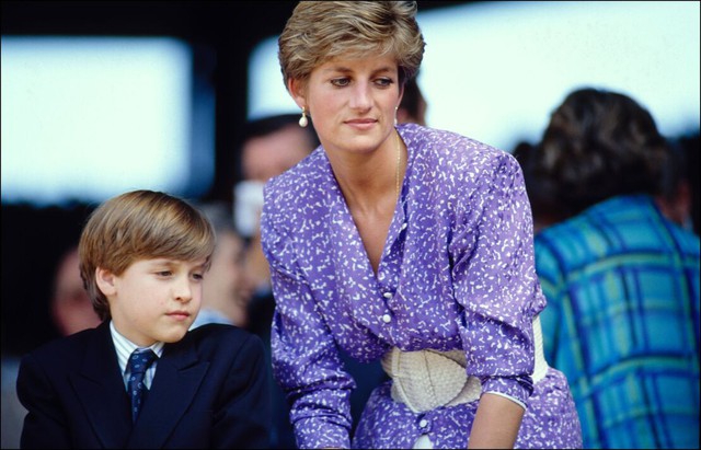 Cách xúc động mà Hoàng tử George, Công chúa Charlotte và Hoàng tử Louis làm quen với "bà nội Diana"- Ảnh 2.