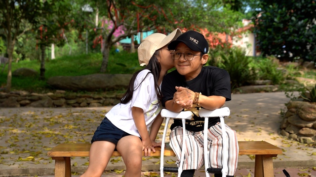 Diễn giả Sơn Lâm và con gái nhỏ gây xúc động trong "Cha con vạn dặm"- Ảnh 2.