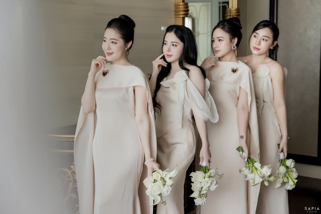 Sốc visual dàn phù rể giá hơn 30 tỷ trong đám cưới xa hoa của trung vệ ĐT Việt Nam và mẹ đơn thân- Ảnh 11.