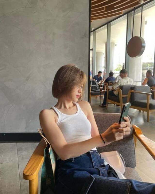 "Hot girl bế giảng" khoe sắc vóc thăng hạng, body chuẩn từng cen-ti-mét trong trang phục một mảnh- Ảnh 11. "Hot girl bế giảng" khoe sắc vóc thăng hạng, body chuẩn từng cen-ti-mét trong trang phục một mảnh- Ảnh 11.