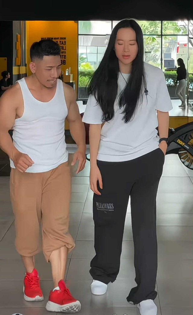 Choáng: Không thể nhận ra Angela Phương Trinh, trông còn lực lưỡng hơn cả lực sĩ Phạm Văn Mách thế này!- Ảnh 1.