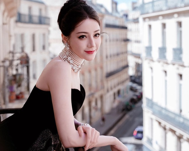 Drama căng đét: Địch Lệ Nhiệt Ba bị "phốt" đi trễ hàng tiếng đồng hồ, còn ra vẻ "mẹ thiên hạ" giữa sự kiện?- Ảnh 7.