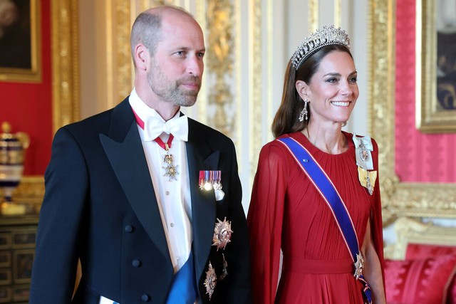 Thân vương William phá lệ vì 3 con: Lần đầu tiên rút khỏi “truyền thống mùa hè” cùng Vương phi Kate- Ảnh 2. Thân vương William phá lệ vì 3 con: Lần đầu tiên rút khỏi “truyền thống mùa hè” cùng Vương phi Kate- Ảnh 2.