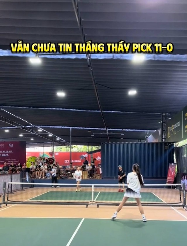 Hóng drama Pickleball Hà Nội: Thầy thu 300k/giờ, lịch kín cả tuần nhưng xem đánh không khác gì "newbie"?- Ảnh 2. Hóng drama Pickleball Hà Nội: Thầy thu 300k/giờ, lịch kín cả tuần nhưng xem đánh không khác gì "newbie"?- Ảnh 2.